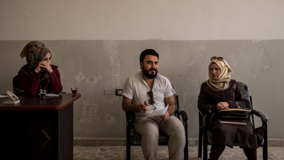 Syrienkrieg: Der Bürgermeister in einer Sitzung Der Bürgermeister in einer Sitzung