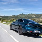 Peugeot 508 1.5 Blue HDI - auch das Heck kann sich mit dem dunklen Lampenmaske sehen lassen