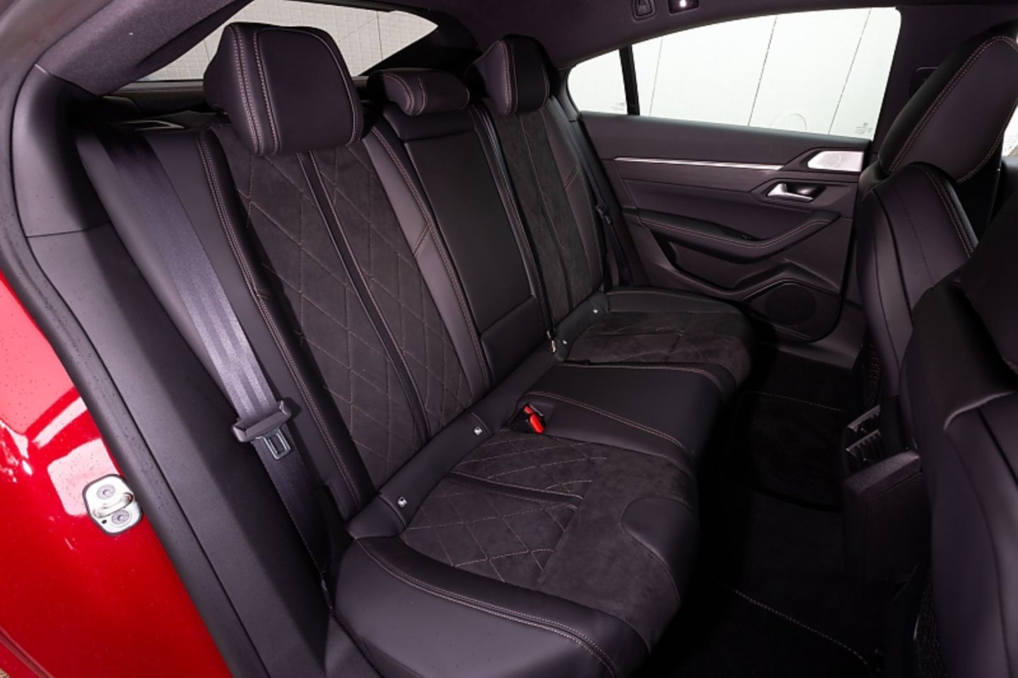 Peugeot 508 1.5 Blue HDI - ausreichend Platz im Fond