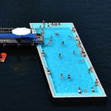 Berlin: Badeschiff