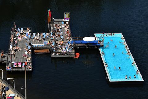 Berlin: Badeschiff