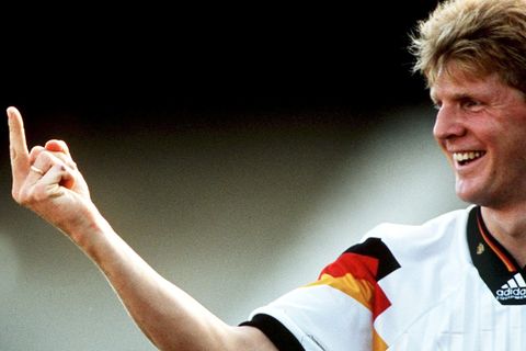 Stefan Effenberg versaut mit seinem Stinkefinger 1994 die Titelverteidigung