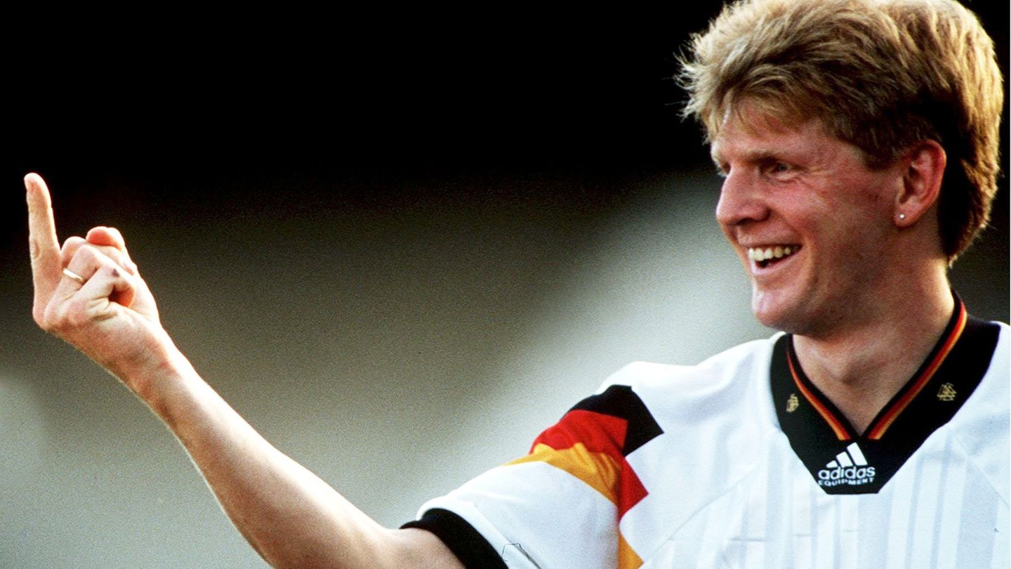 Stefan Effenberg versaut mit seinem Stinkefinger 1994 die Titelverteidigung