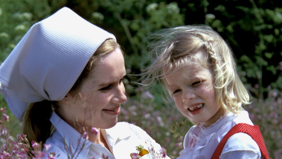 Tochter von Liv Ullmann und Ingmar Bergmann: Linn Ullmann mit ihrer Mutter, 1973 Linn Ullmann mit ihrer Mutter, 1973
