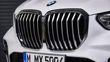 Der Kühlergrill des neuen BMW X5 ist deutlich wuchtiger als beim Vorgänger