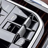 Mit Luftfederung läßt sich die Bodenfreiheit des BMW X5 per Taste verändern