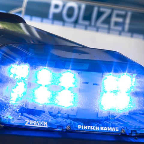 Lynchjustiz in Bremen: Das Blaulicht eines Polizeiautos