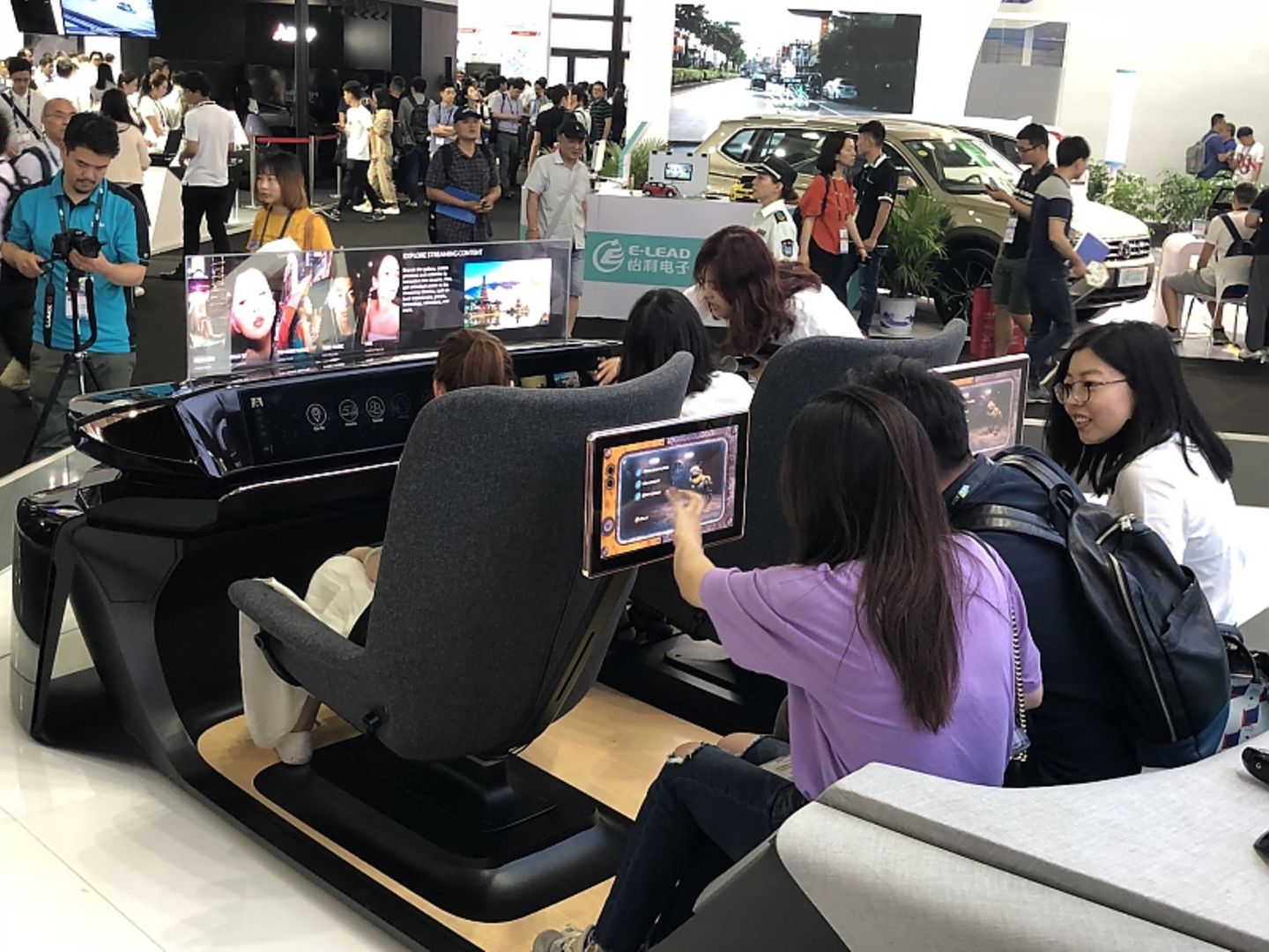 Neue Innenraum-Konzepte waren auf der CES Asia 2018 ein Publikumsrenner