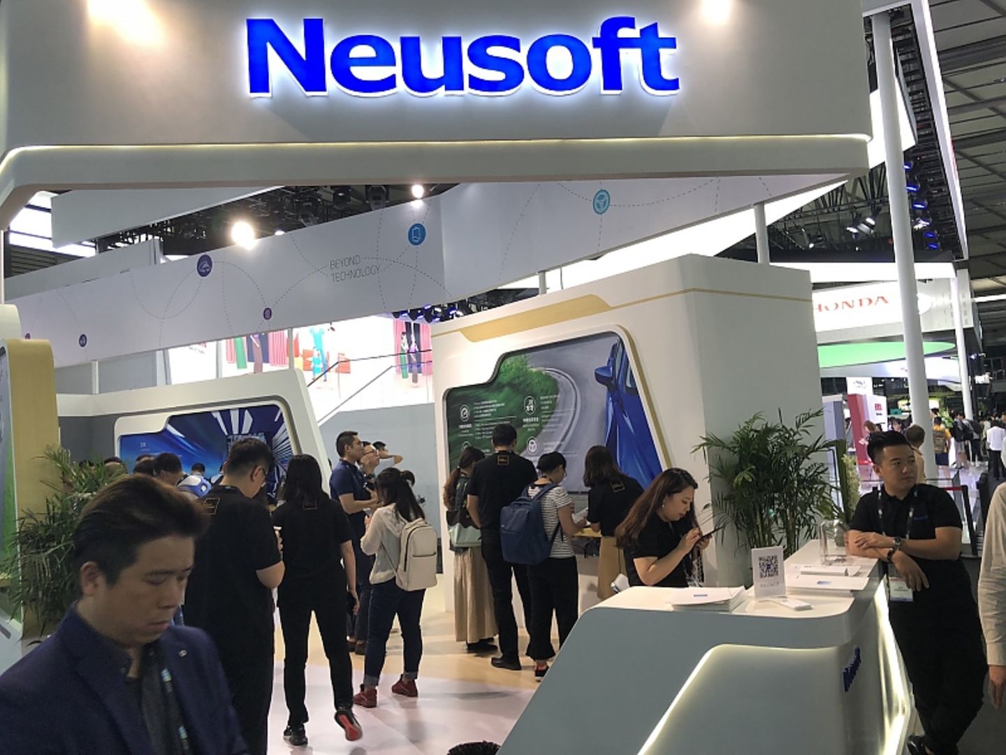 Neusoft Research entwickelt intelligente Ladestrategien und autonome Fahrfunktionen