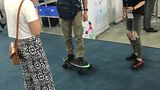 Das Elektro Skateboard beschleunigt oder bremst je nach Gewichtsverlagerung