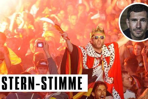 Jubelnde Fans während der WM 2014 am Brandenburger Tor