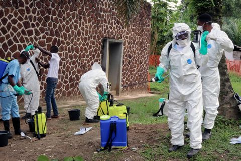 Mitarbeiter des Gesundheitsamtes im Kongo kämpfen mit zahlreichen Maßnahmen gegen Ebola