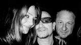 Model Helena Christensen und Musiker Bono rückten 2010 ganz eng zusammen, um mit Jean Pigozzi auf ein Foto zu gelangen