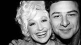 Sängerin Dolly Parton war 1977 eine der ersten prominenten Frauen, die gemeinsam mit Jean Pigozzi für ein Foto posierte