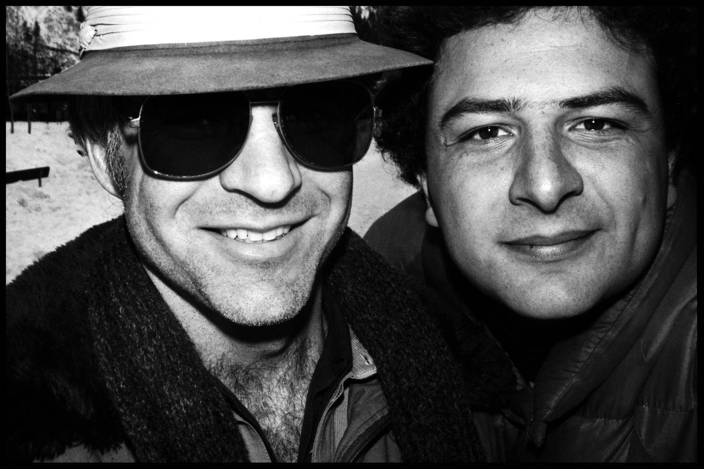 Unter Hut und Sonnenbrille versteckt sich der Schauspieler Steve Martin. Jean Pigozzi knipste das Foto im Jahr 1977.