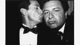 Schauspieler Sylvester Stallone drückte Jean Pigozzi 1993 einen Kuss auf die Wange