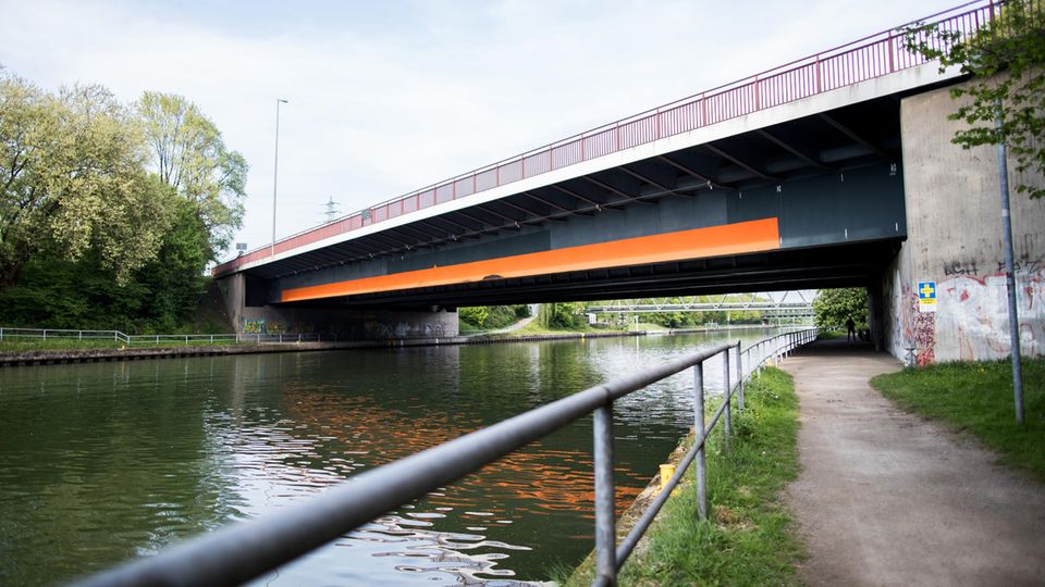 Nachrichten Deutschland Oberhausen Kanalbrücke
