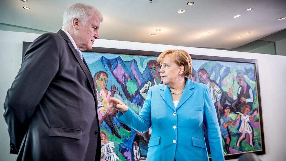 Auf Konfrontationskurs: Bundesinnenminister Horst Seehofer (CSU, l.) und Bundeskanzlerin Angela Merkel (CDU)