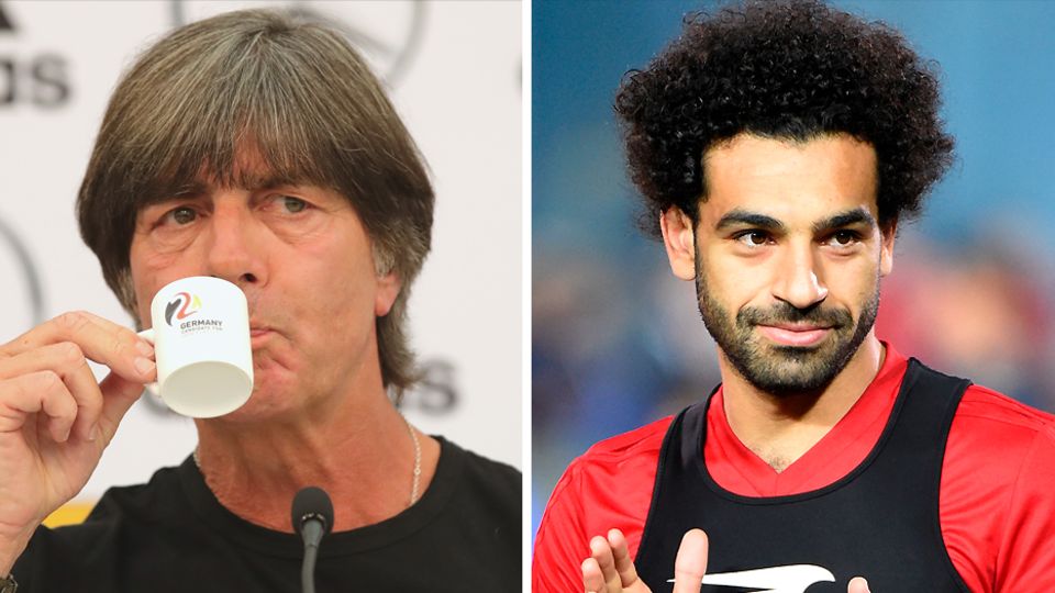 Joachim Löw und Mohamed Salah Eine Kombo zeigt llinks Joachim Löw mit einer Espresso-Tasse am Mund und rechts Ägyptens Stürmer Mohamed Salah beim Training