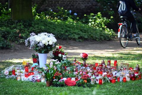 In Viersen sind Kerzen und Blumen niedergelegt worden