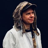 Nur im Schutzanzug aus Silberseide verlässt Ulrich sein Funkloch