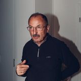 Religionslehrer Reinhard Lang hat sein Haus abgeschirmt ...