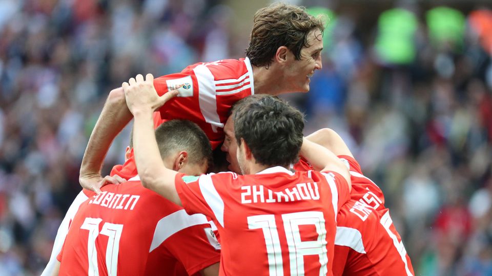 Russland hat das Eröffnungsspiel der WM mit 5:0 (2:0) gegen Saudi-Arabien gewonnen