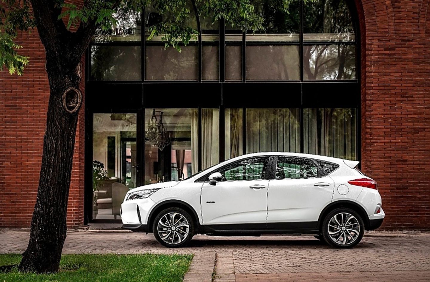 Geely Emgrand GSE 2018