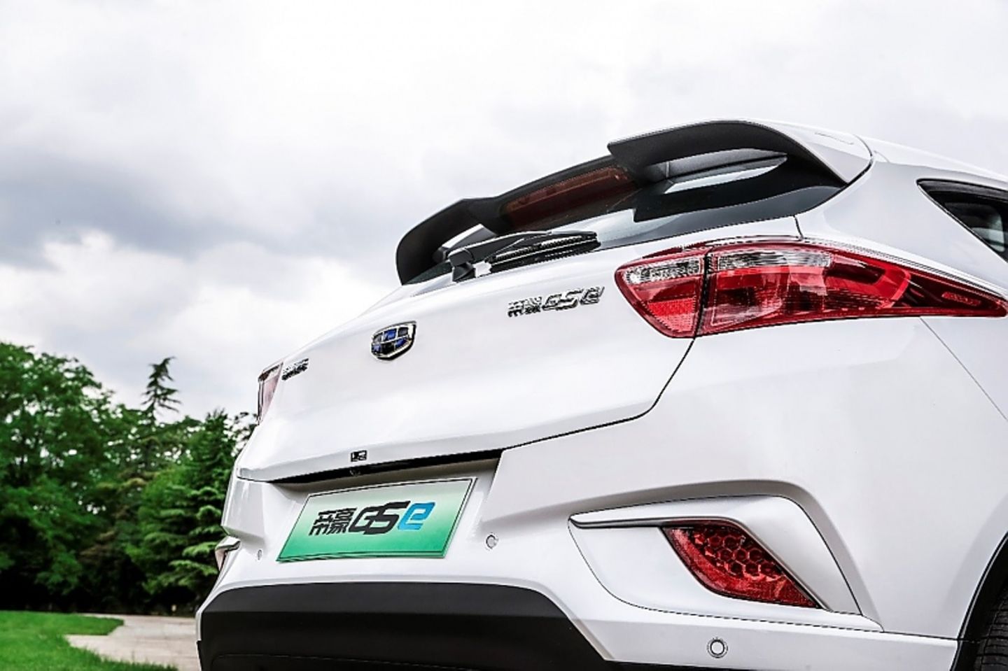 Geely Emgrand GSE 2018