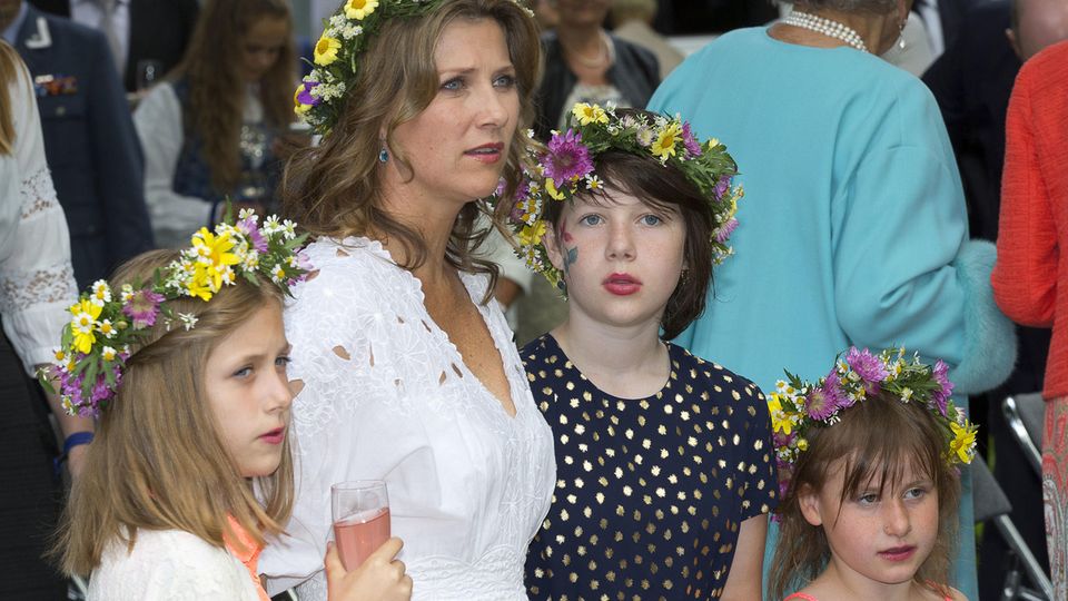 Prinzessin Märtha Louise mit ihren Töchtern Lea, Maud und Emma