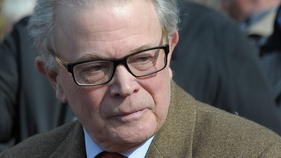 News des Tages: Enoch zu Guttenberg: Der Dirigent und Vater des ehemaligen Verteidigungsministers starb am Freitagmorgen im Alter von 71 Jahren. Enoch zu Guttenberg: Der Dirigent und Vater des ehemaligen Verteidigungsministers starb am Freitagmorgen im Alter von 71 Jahren.