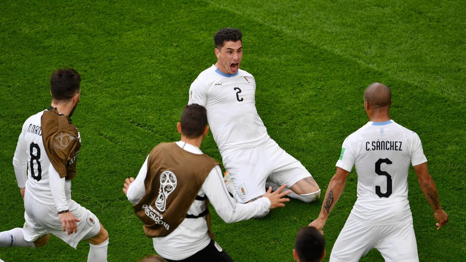 Jose Gimenez Tor uruguay Ägypten Fußball-WM Jose Gimenez (M.) hat Uruguay gegen Ägypten gerade noch vor einer Blamage bewahrt