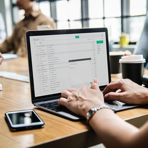 Mit einer gefälschten Mail zerstörte Erics Freundin seinen Traum