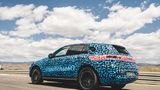 Die Serienversion des Mercedes EQ C dürfte 300 kW / 408 PS haben
