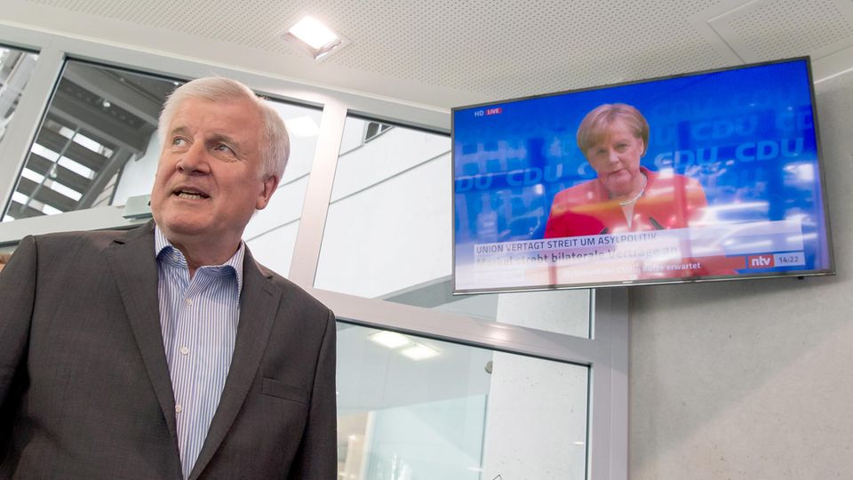 #Unionslieder: Das Netz parodiert den Asylstreit der CDU und CSU mit Liedzeilen #Unionslieder: Das Netz parodiert den Asylstreit der CDU und CSU mit Liedzeilen