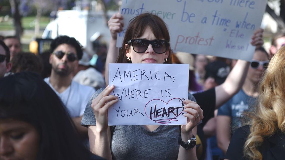 "Amerika, wo ist Dein Herz?": Protestaktion gegen die Familientrennung in Los Angeles "Amerika, wo ist Dein Herz?": Protestaktion gegen die Familientrennung in Los Angeles