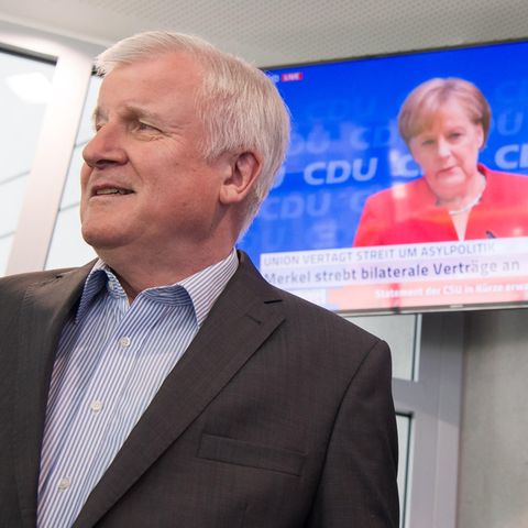 Horst Seehofer und Angela Merkel - nicht mal ein Burgfrieden