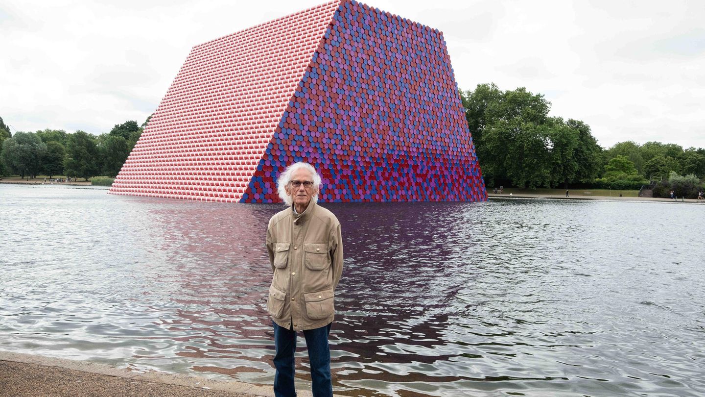Christos "The Mastaba" im Londoner Hyde Park