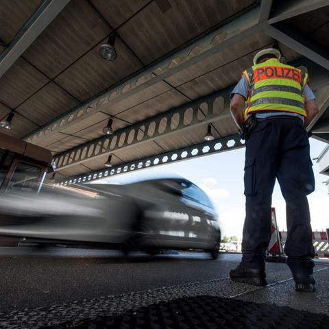 Übergangslösung im Asylstreit: Wer eine Einreisesperre hat, soll in Zukunft an der Bundesgrenze zurückgewiesen werden