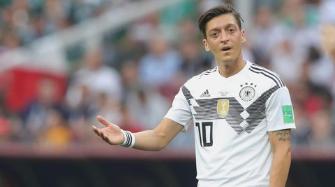 Mesut Özil - Baler und Matthäus dreschen auf den Weltmeister ein