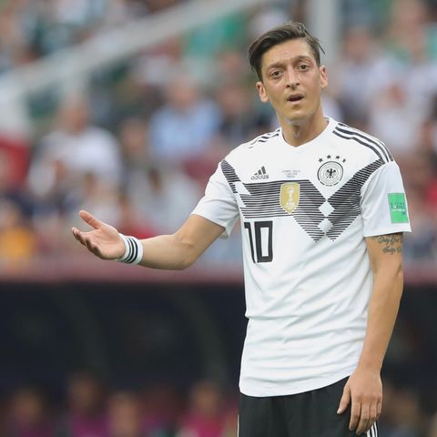 Mesut Özil - Baler und Matthäus dreschen auf den Weltmeister ein