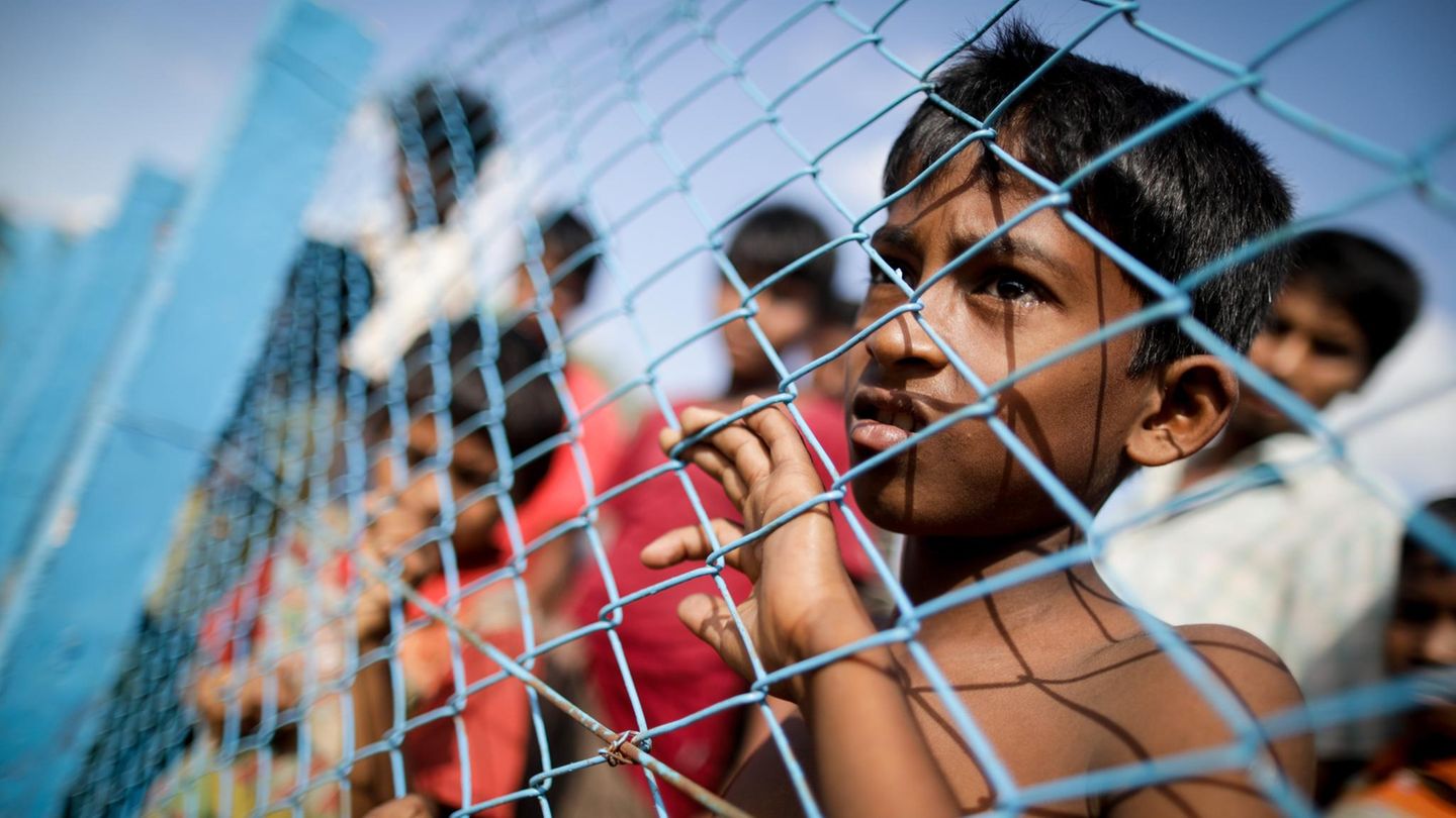 Wie diese Kinder leben tausende Vertriebene aus Myanmar nun in Flüchtlingslagern in Bangladesch