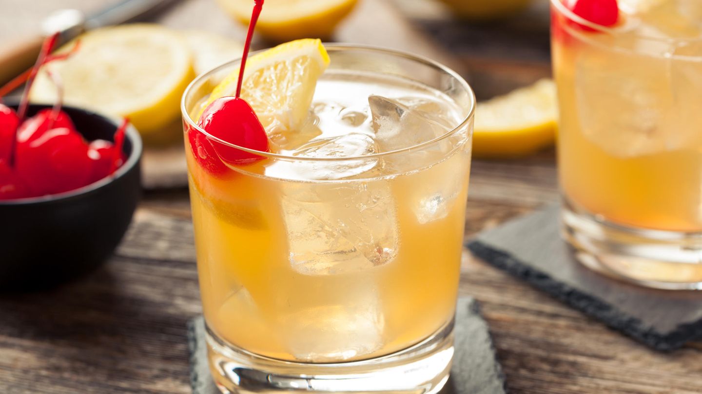 Platz 3: Whisky Sour  Auch ein alter Bekannter. Aus Bourbon, Zitronensaft, Zucker, optional: Eiweiß.