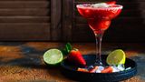 Platz 5: Daiquiri  Eigentlich wird er aus weißem Rum, Zitronensaft und Zuckersirup gemacht. schmeckt aber auch köstlich mit Frucht wie Erdbeere.