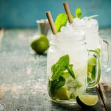 Platz 10: Mojito  Heller kubanischer Rum, Limettensaft, Minze, Rohrzucker und Sodawasser. Der Mojito zählt zu den bekanntesten Cocktails – und wird genauso häufig konsumiert.