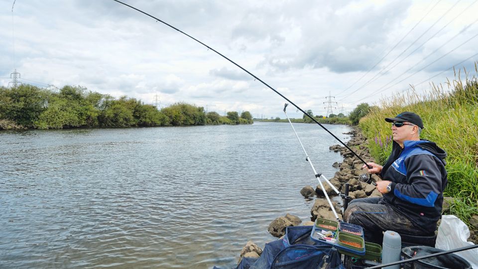 Unglaublicher Fall in Berlin: Unbekannter drückt einem Jungen Beutel mit Würgeschlangen in die Hand und läuft weg Unglaublicher Fall in Berlin: Unbekannter drückt einem Jungen Beutel mit Würgeschlangen in die Hand und läuft weg