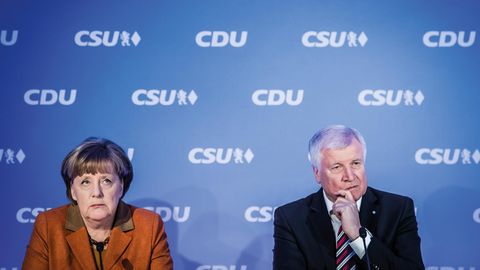 Angela Merkel droht mit "Richtlinienkompetenz": Was der Warnschuss für Horst Seehofer bedeutet