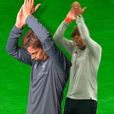 Der Abschied: Klopp applaudiert den Zuschauern, die auch nach einer Niederlage weiter zum Team stehen.