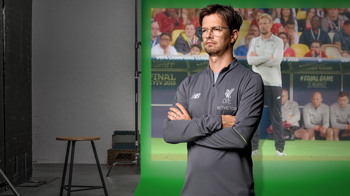 Joko Winterscheidt als Jürgen Klopp Innere Ruhe? Klopp ist berühmt dafür, seine Emotionen am Spielfeldrand auszuleben. Diesen Zustand deuten wir mal als Konzentration.