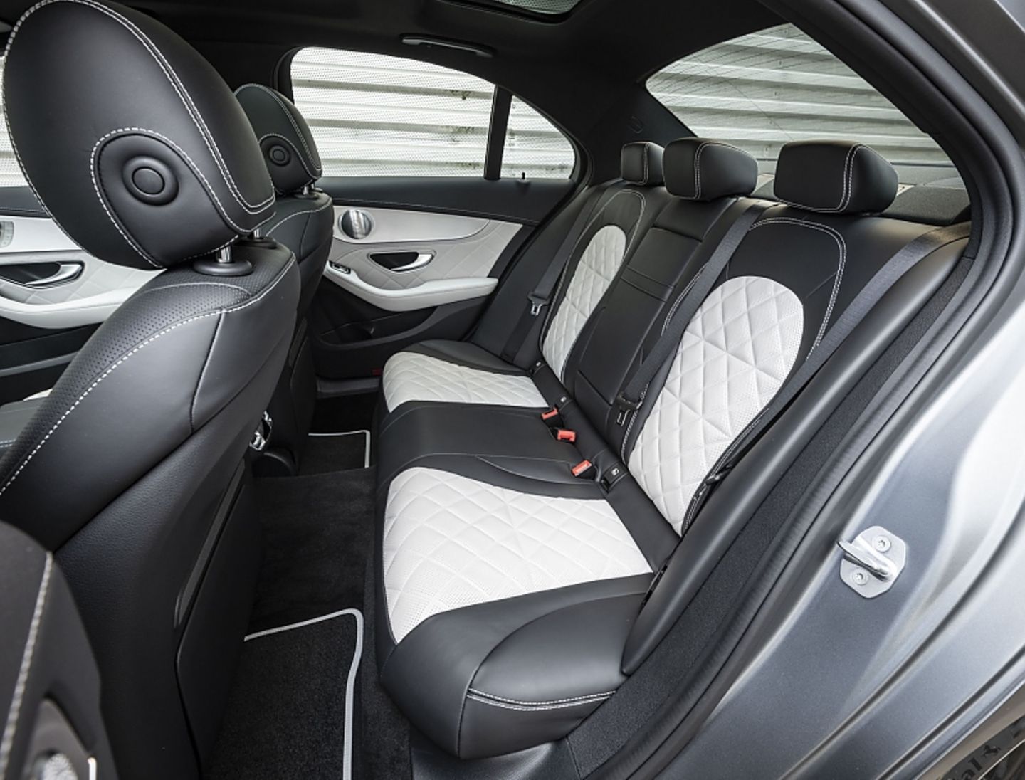 Mercedes C 300d 4matic - mäßiges Platzangebot im Fond
